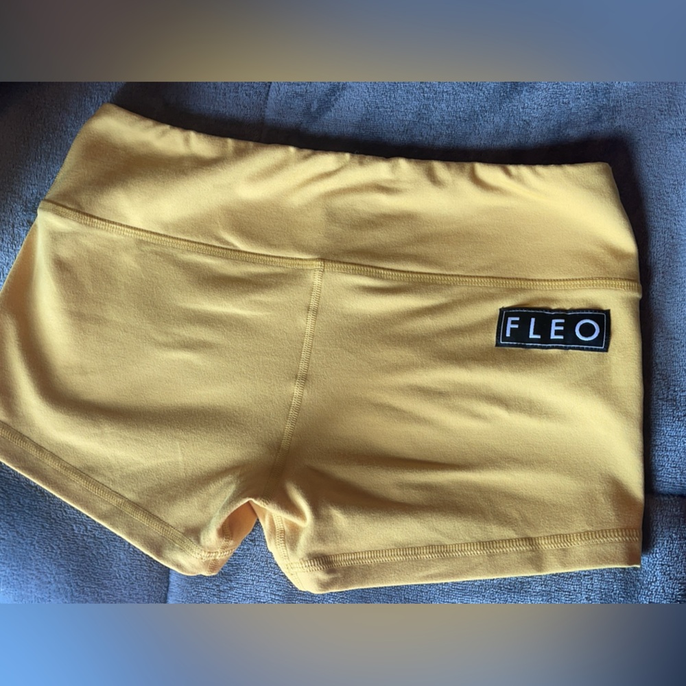 Fleo Buttery yellow gym shorts